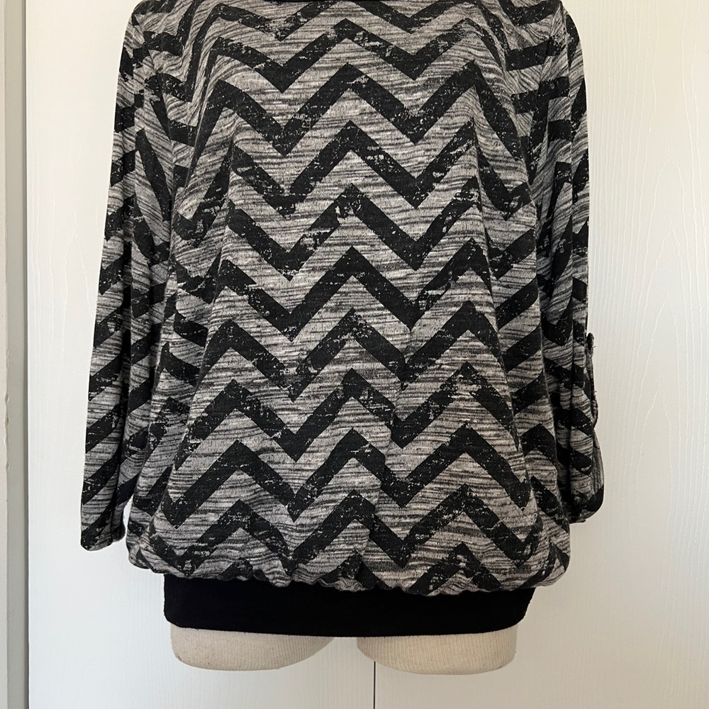Chevron patterned top - Picture 2 of 5